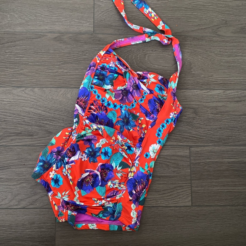 WOMENS SWIMSUIT